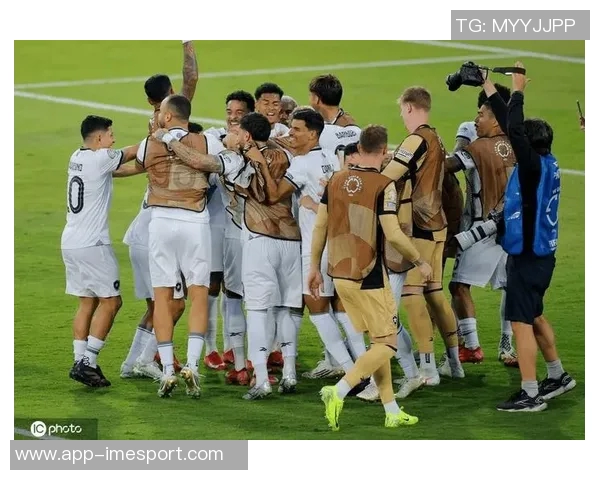 达尼洛成历史首位双冠王者夺得欧冠与南美解放者杯双料冠军 达尼洛成历史首位双冠王者夺得欧冠与南美解放者杯双料冠军