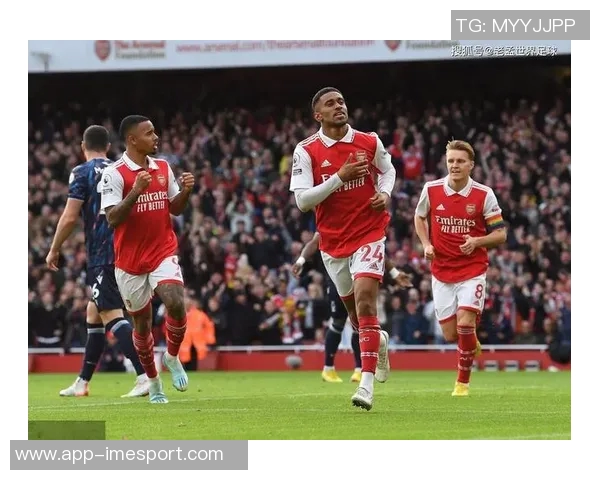 阿森纳官方推特发布海报热身联赛杯对阵布莱顿的精彩战役