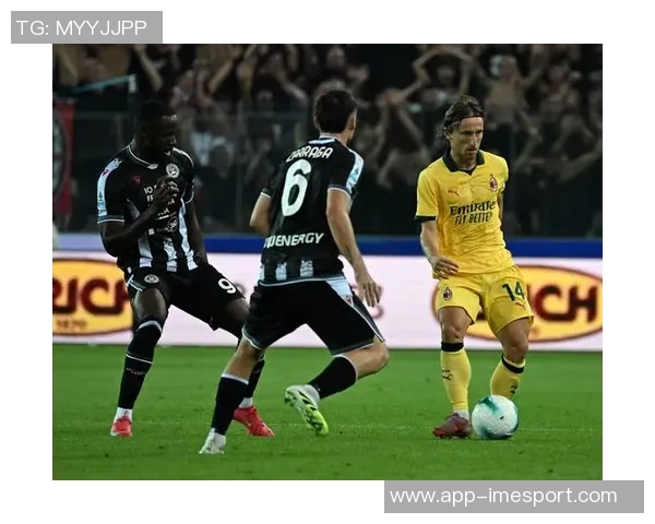 奇克回归米兰合练埃斯图皮尼安缺席对阵亚特兰大 奇克回归米兰合练埃斯图皮尼安缺席对阵亚特兰大