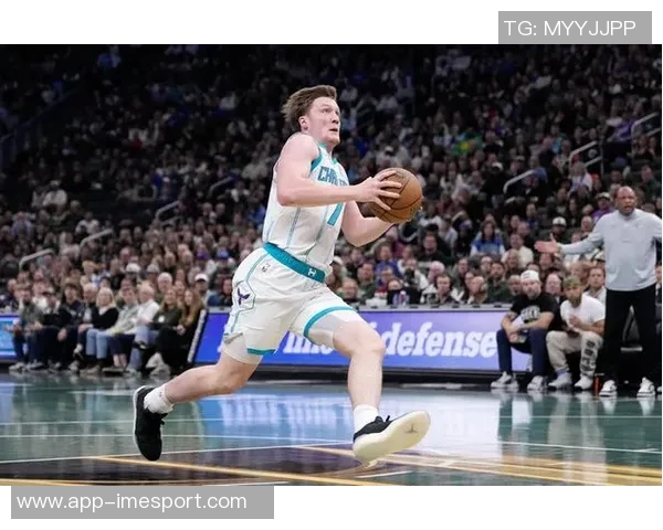 三球点评球队进攻流畅小桥展现稳定表现与强烈侵略性