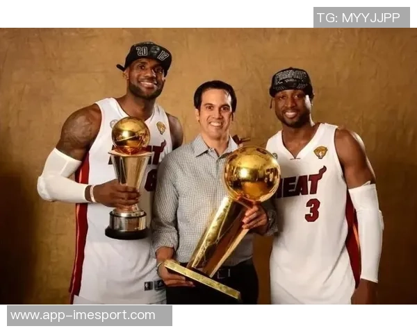 詹姆斯与斯波共同探讨现代篮球的节奏与空间的重要性