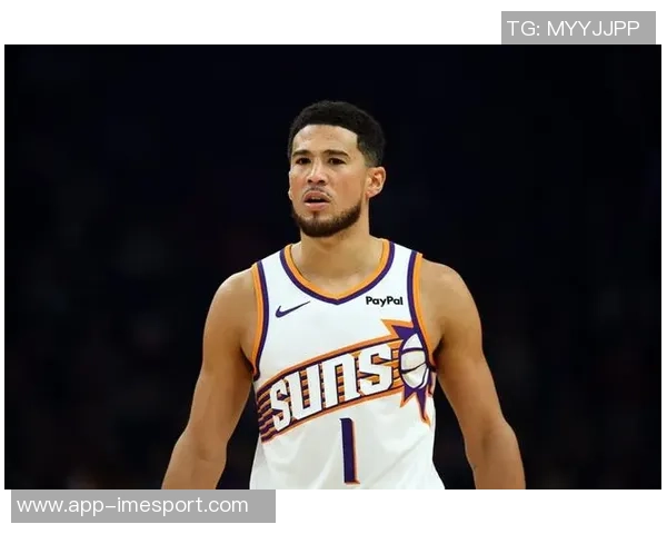 布克下半场狂砍29分却遗憾绝杀三分失手全场32分上半场表现惨淡仅得9中1