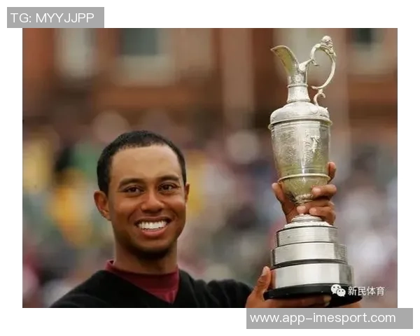 弗拉门戈球迷乘坐巴士发生翻车事故造成三人重伤