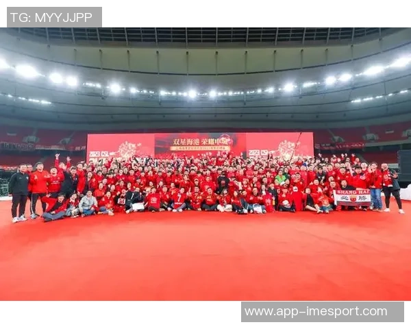 海港三连冠荣耀时刻上海海港足球俱乐部2025赛季总结会圆满召开