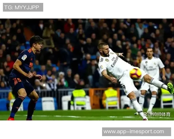 多特等多支球队关注皇马18岁中卫霍安马丁内斯但他预计继续留队