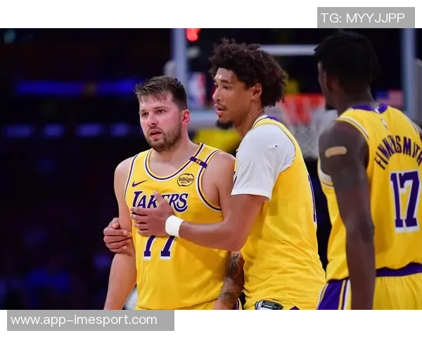 湖人客场表现大幅提升目前战绩8胜2负仅次于雷霆和活塞 湖人客场表现大幅提升目前战绩8胜2负仅次于雷霆和活塞