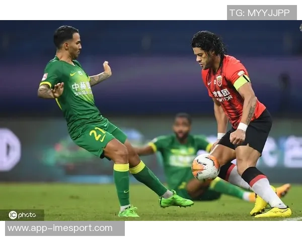 加斯佩里尼怒斥裁判遭红牌罚下球场边缘的激烈对抗引发争议 加斯佩里尼怒斥裁判遭红牌罚下球场边缘的激烈对抗引发争议